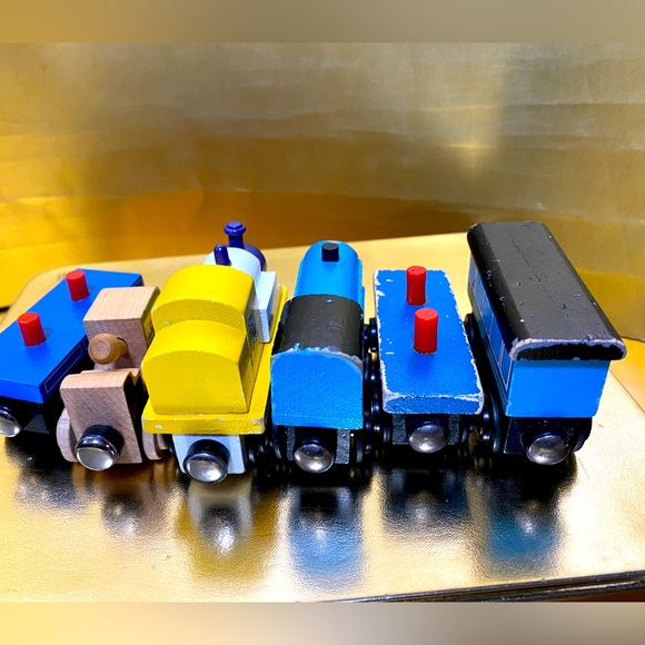 VINTAGE WOODEN TRAIN ENGINES & CARS MAGNETIC LSU, DOUG & MELISSA NAME TRAINS (6) - Picture 8 of 16